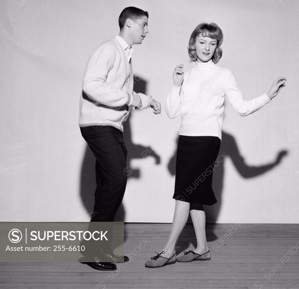 Stock Photo: 255-6610 Teenage couple dancing