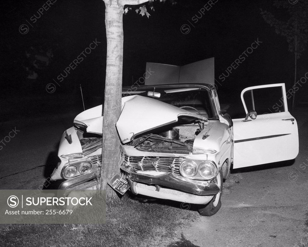 Stock Photo: 255-6679 Damaged car after hitting a tree