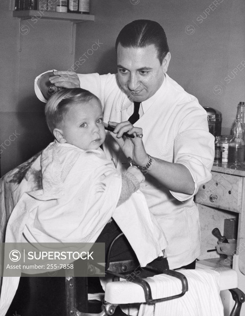 Stock Photo: 255-7858 Portrait of a boy getting a haircut from a barber