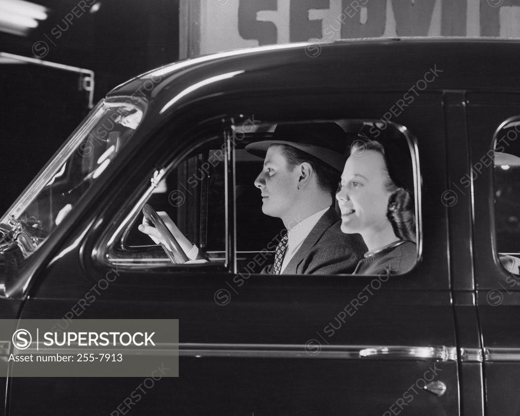 Stock Photo: 255-7913 Mid adult couple sitting in a car