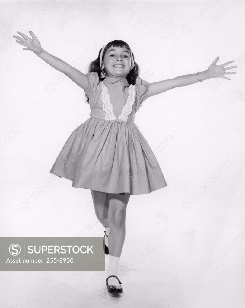 Stock Photo: 255-8930 Portrait of happy girl with arms raised