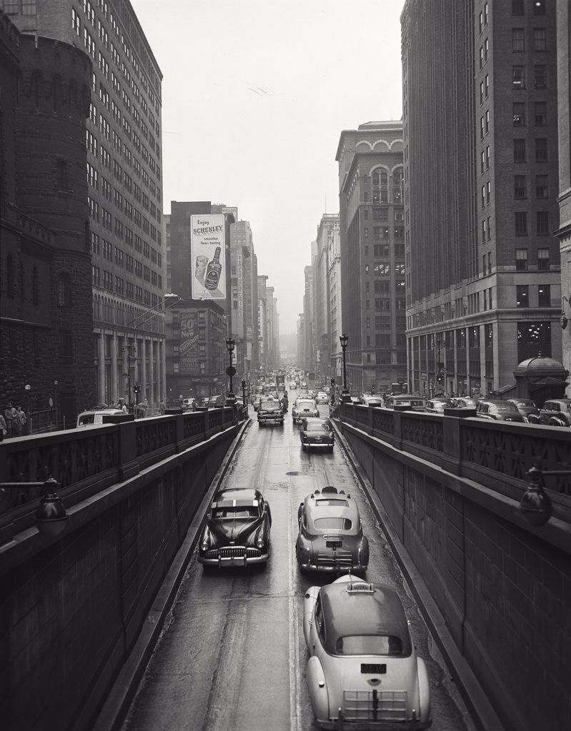 Rainy day, Park Avenue ramp below grand Central Station. Cars. Taxi.