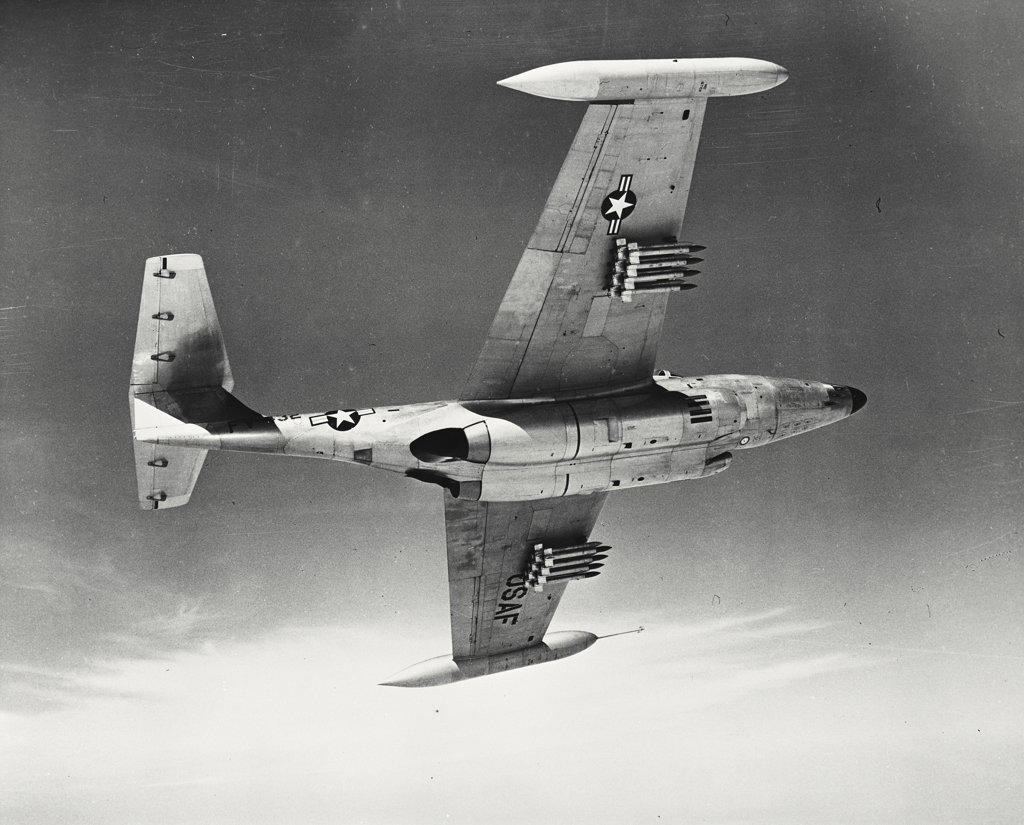 Scorpion F – 89 equipped with wing rocket