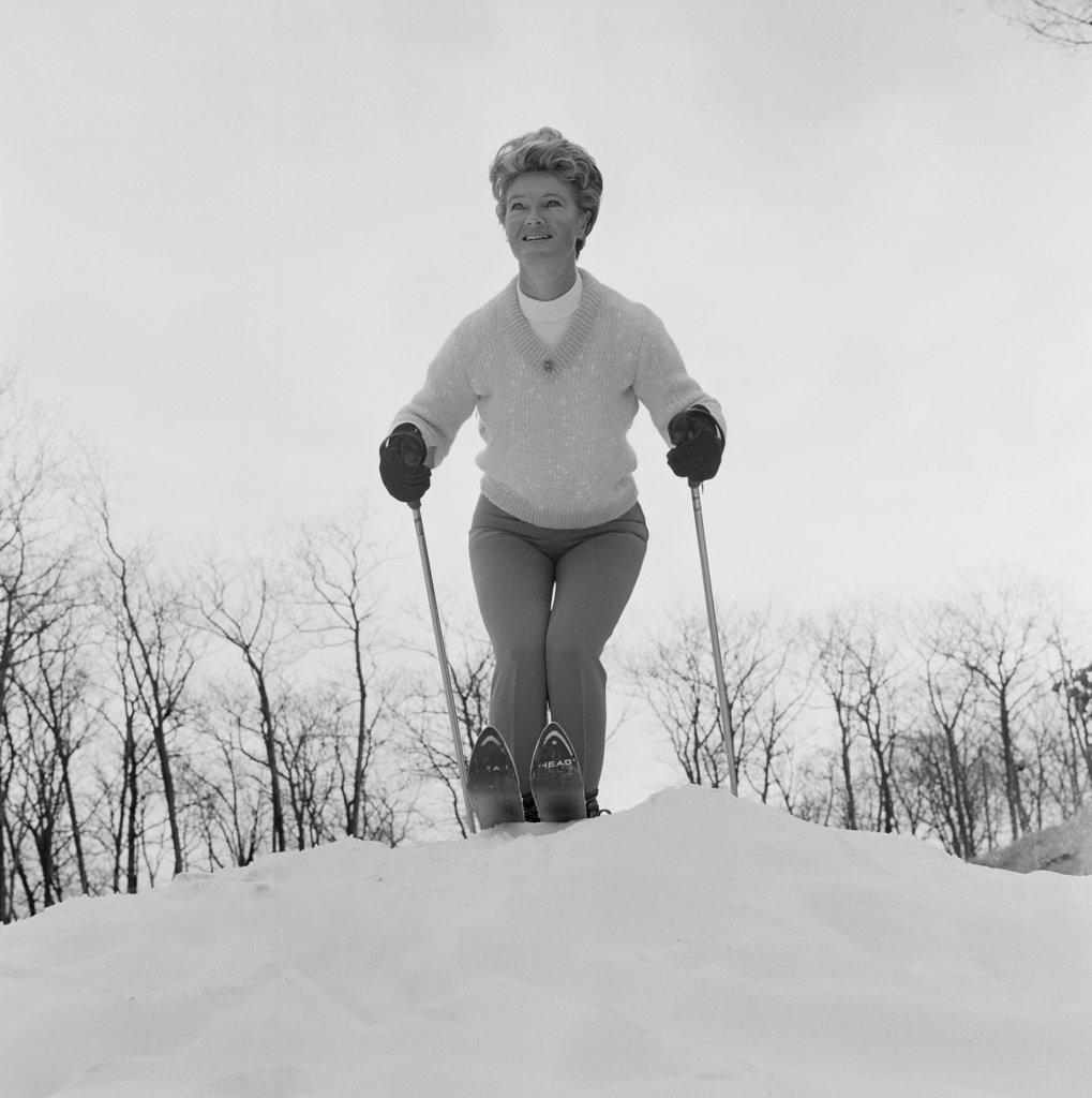 USA, Woman skiing