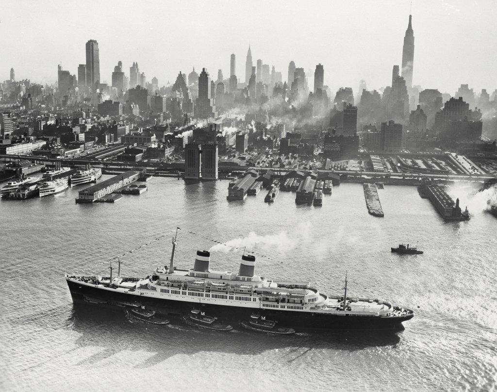 SS independence on her maiden voyage entering New York harbor