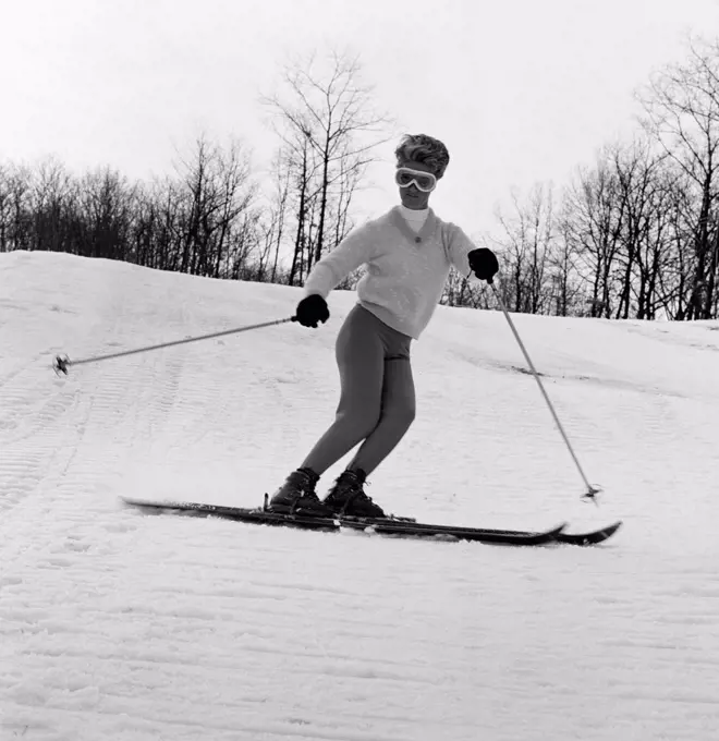 Woman in ski goggleskiing