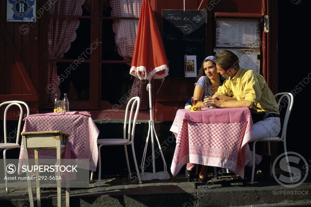 Stock Photo: 292-563A Young couple sitting in a sidewalk cafe