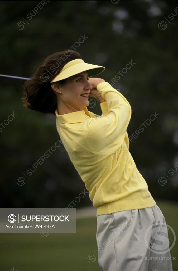 Stock Photo: 294-437A Mid adult woman playing golf