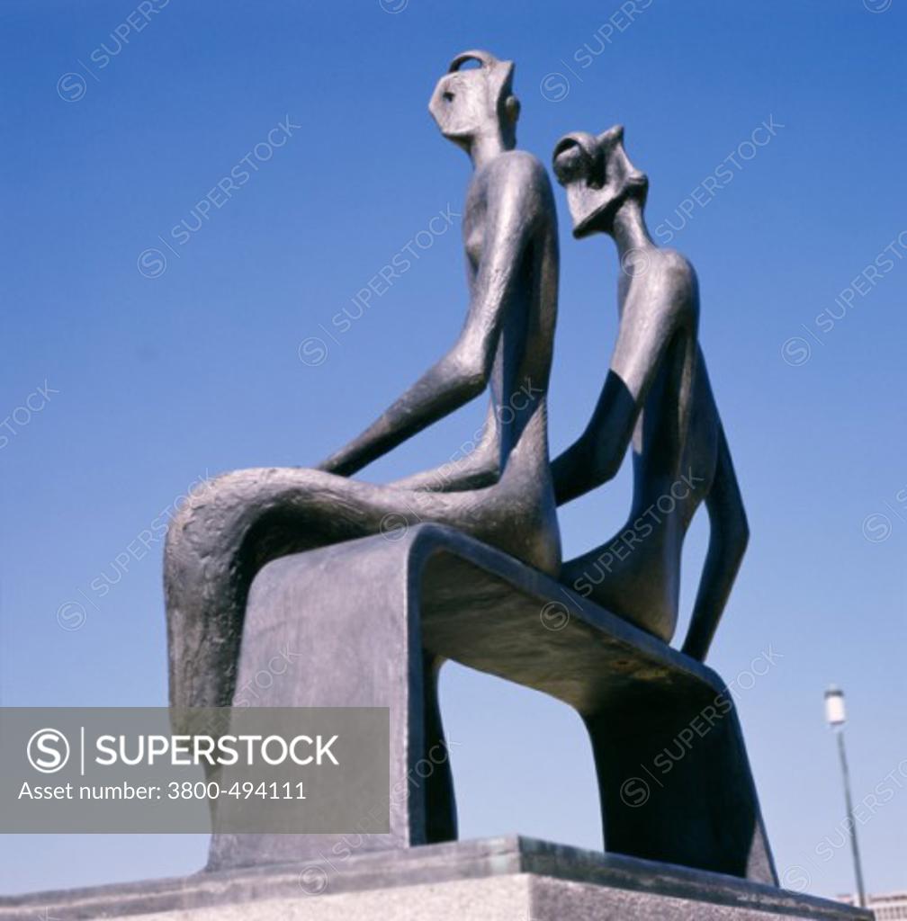 Stock Photo: 3800-494111 USA, Washington DC, Hirshhorn Museum and Sculpture Garden, King & Queen, sculpture by Henry Moore, 1898-1986