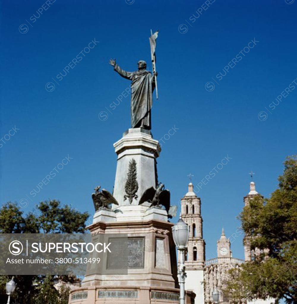 Stock Photo: 3800-513499 Monument to Father Miguel Hidalgo Dolores Hidalgo Mexico