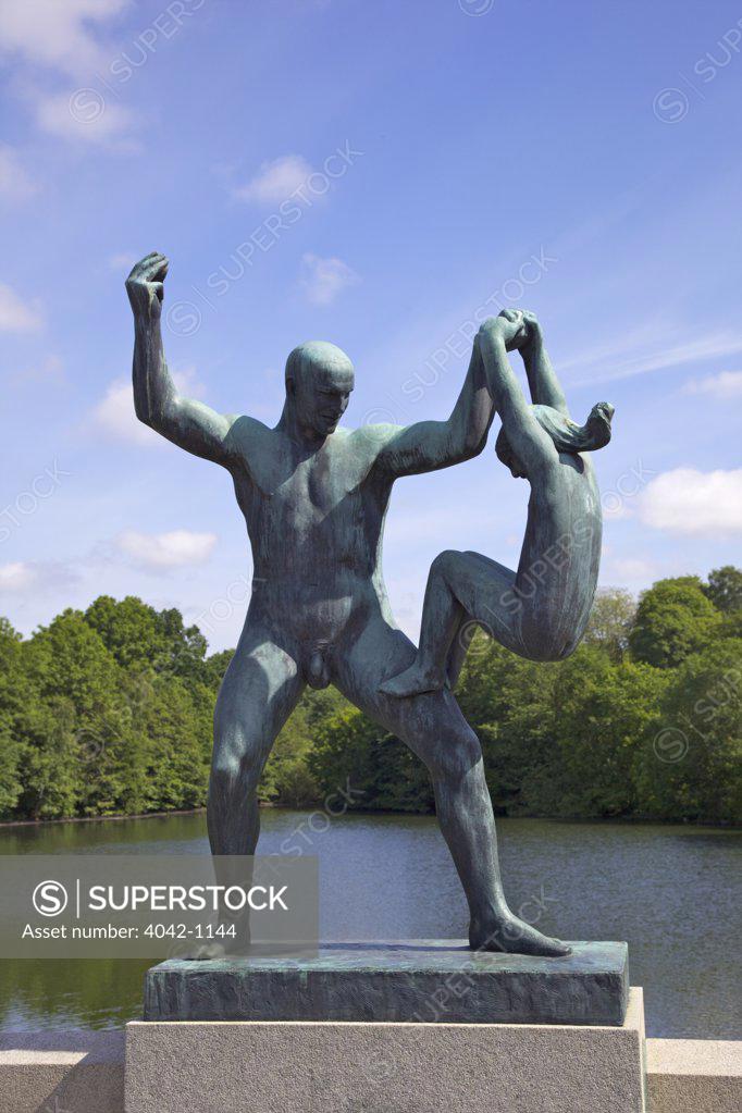 Stock Photo: 4042-1144 Norway, Oslo, Vigeland Sculpture Park, statue of father and daughter playing