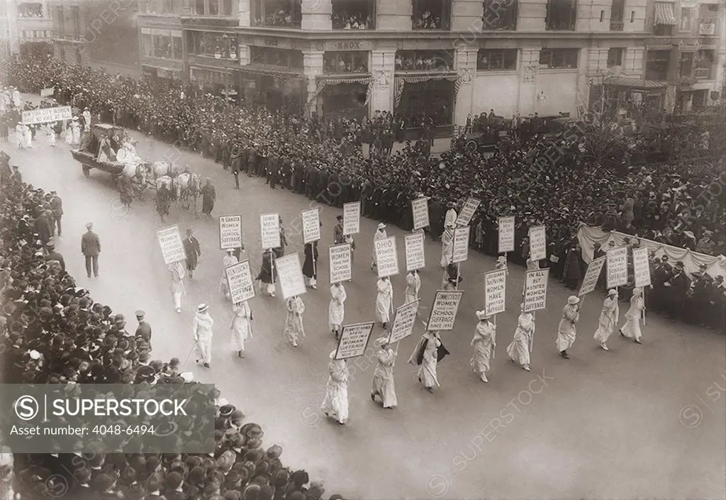 Suffragists marching, probably in New York City in 1913.