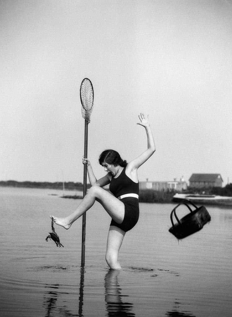 1920S Woman Crabbing Surprised By Crab Biting Her Toe