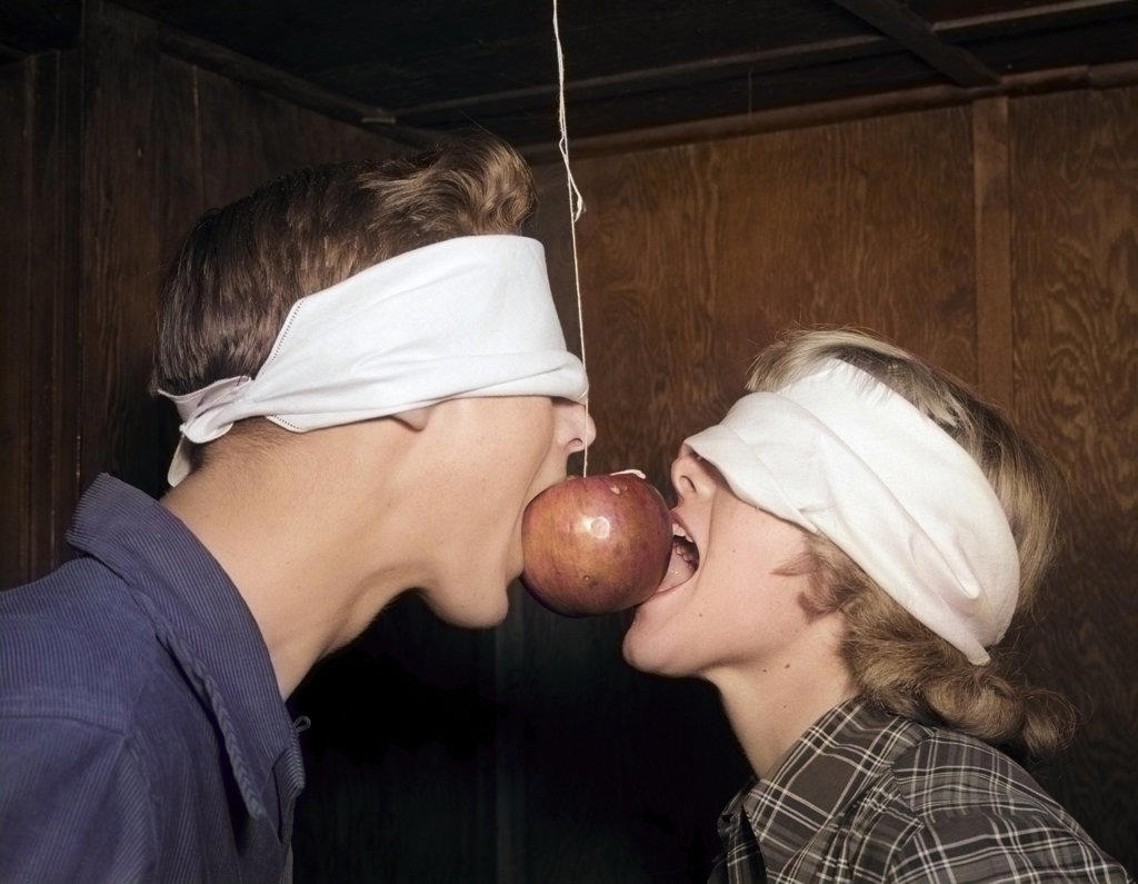 1950s BLINDFOLDED TEENAGE COUPLE BOY GIRL TRYING TO EAT AN APPLE HANGING ON A STRING