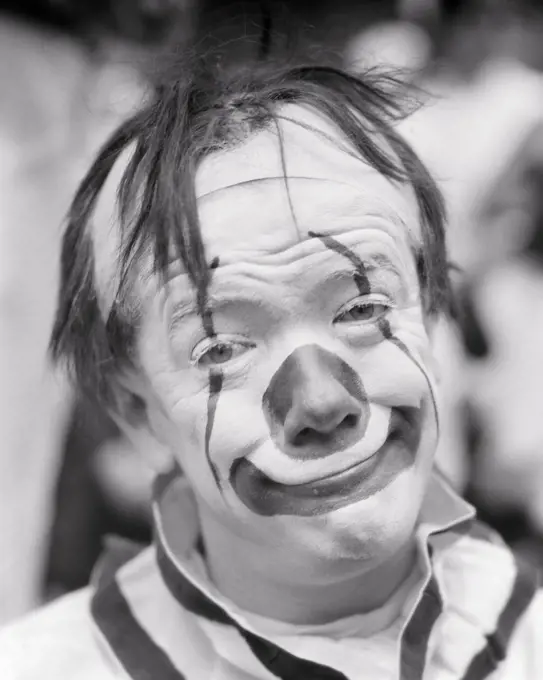 1920s 1930s PORTRAIT OF SMILING MAN A TRADITIONAL AMERICAN WHITEFACE BUFFOONISH CLOWN LOOKING AT CAMERA
