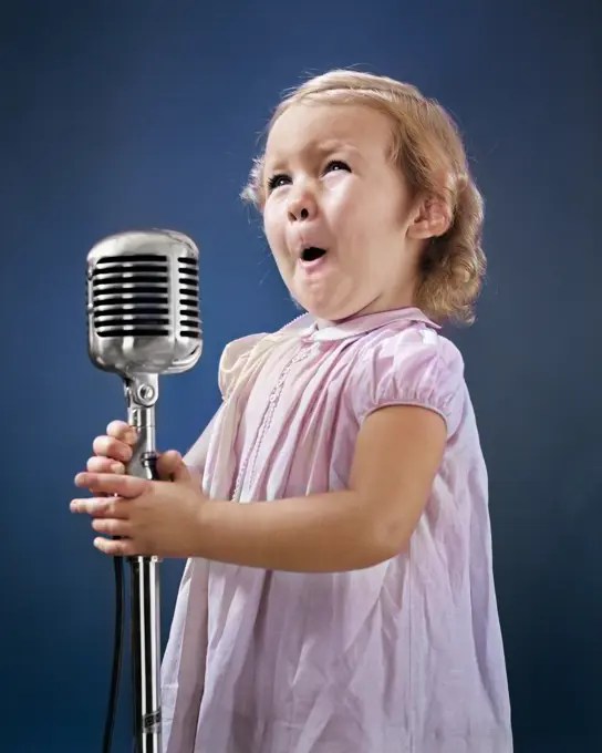 1940s LITTLE GIRL MAKING FACE SINGING INTO MICROPHONE