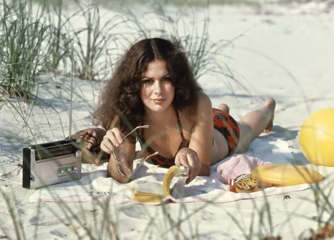 1970S Woman Beach Paperback Radio Frisbee Retro