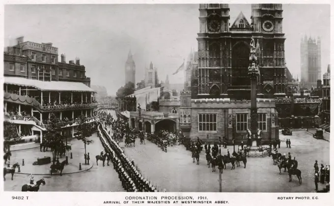 The Coronation Procession of King George V and Queen Mary arriving outside Westminster Abbey, London.      Date: 22 June 1911