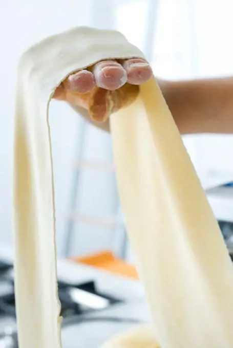 Making sheets of fresh pasta dough