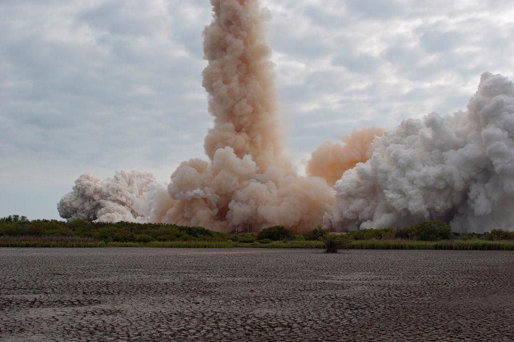 STS-134 Endeavour Leaves Enormous Clouds of Smoke.