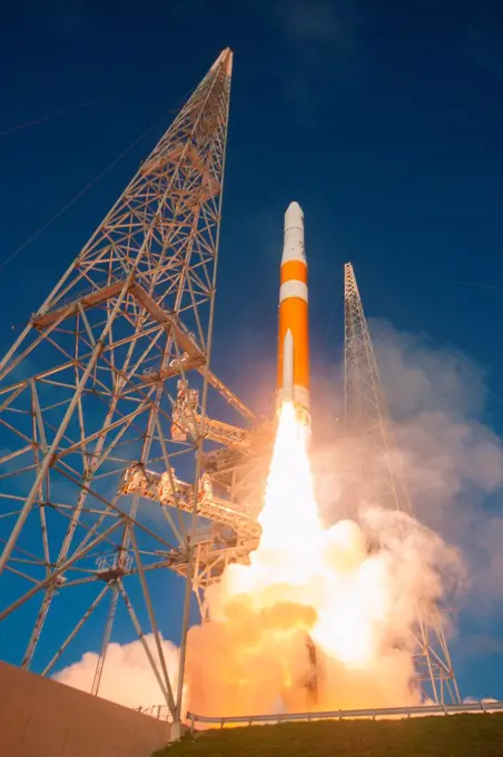 USA, Florida, Cape Canaveral, Space rocket taking off, A United Launch Alliance (ULA) Delta IV (Delta 4) rocket launches from Cape Canaveral with the latest Global Positioning System satellite, GPS IIF-3, on October 4, 2012.