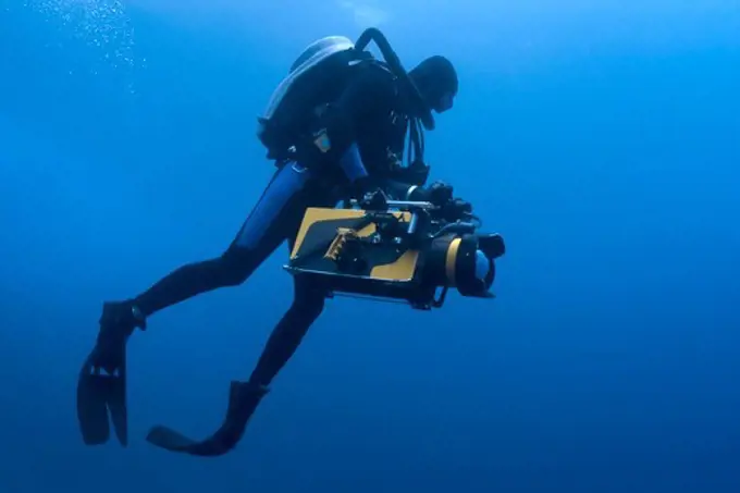 Underwater Filmmaker Using Closed-Circuit Rebreather