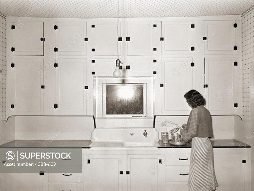 Stock Photo: 4388-609 Woman in Kitchen