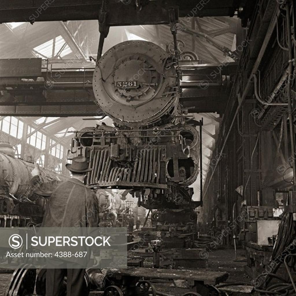 Stock Photo: 4388-687 Lifting a Locomotive