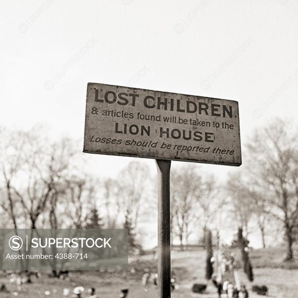 Stock Photo: 4388-714 Sign in the National Zoo
