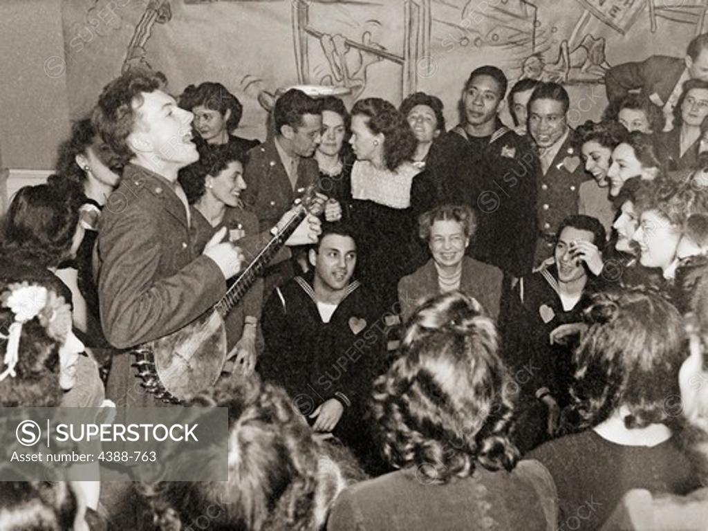 Stock Photo: 4388-763 Pete Seeger Plays for Eleanor Roosevelt