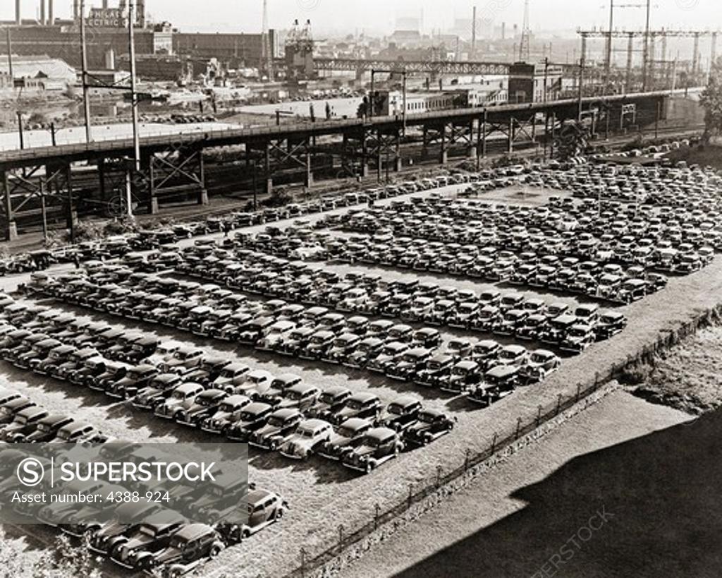 Stock Photo: 4388-924 Parking Lot Full of Cars