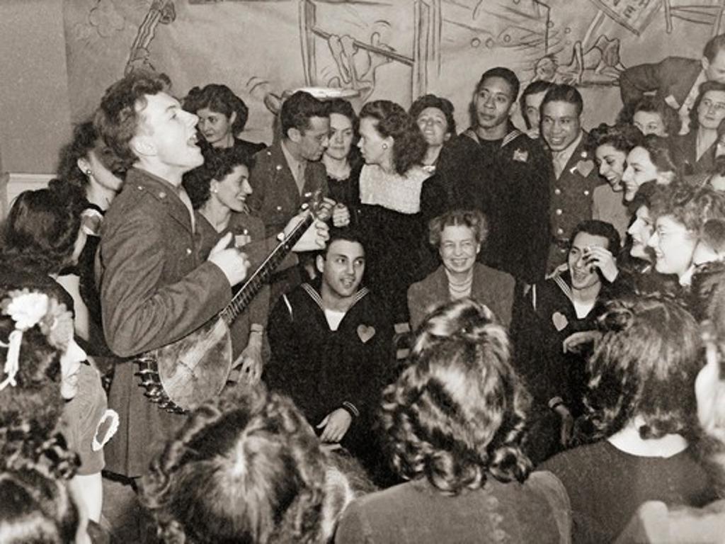 Pete Seeger Plays for Eleanor Roosevelt