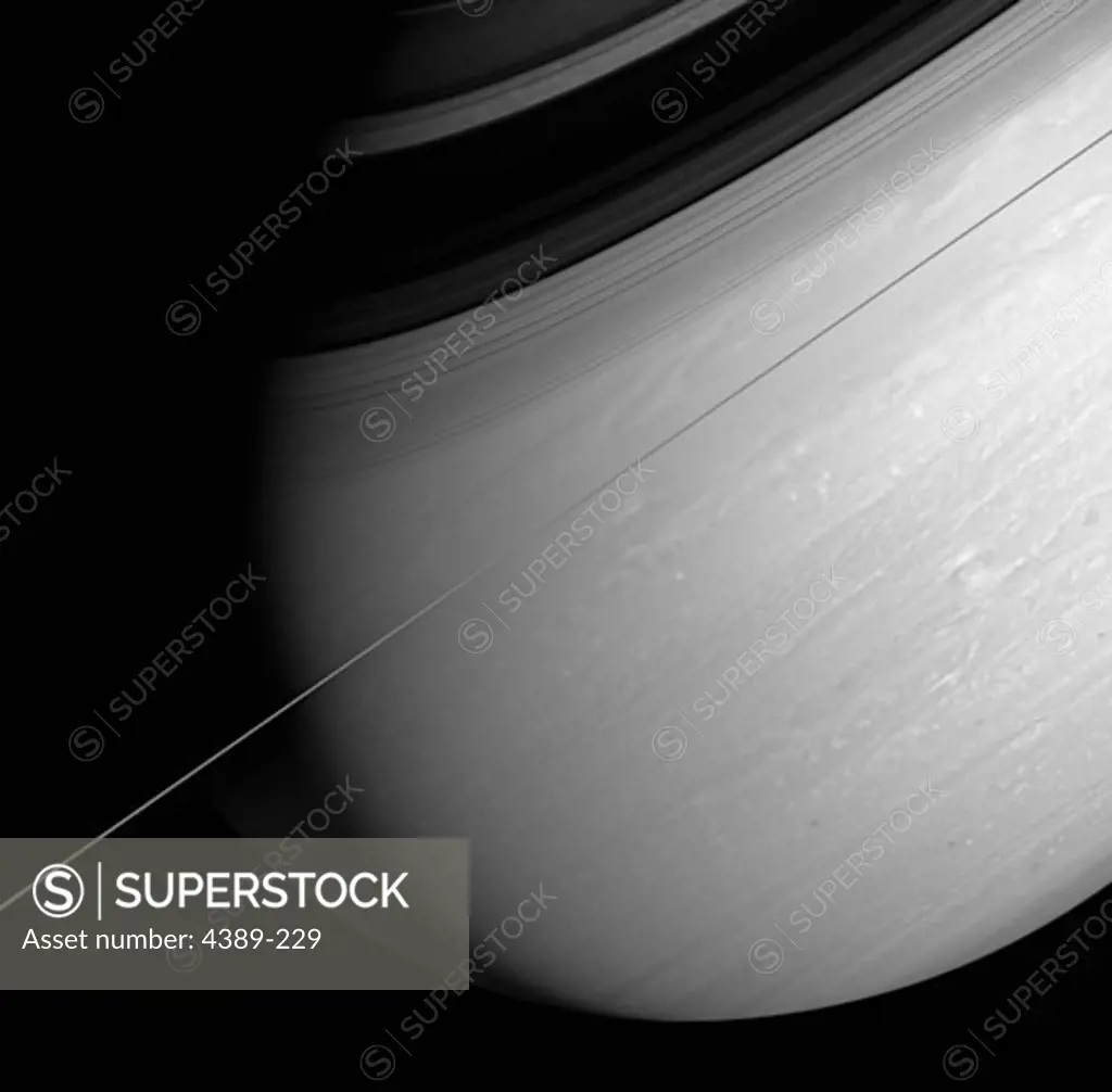 Stunning Edge-On View of Saturn From Cassini
