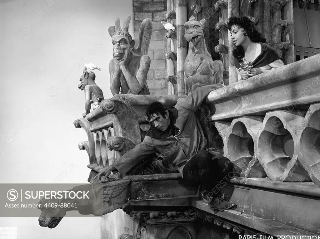ANTHONY QUINN and GINA LOLLOBRIGIDA in THE HUNCHBACK OF NOTRE DAME (1956) -Original title: NOTRE DAME DE PARIS-, directed by JEAN DELANNOY.