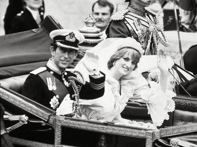 Prince Charles and Princess Diana after their wedding ceremony. 29 July 1981. charles III. DIANA VON ENGLAND.
