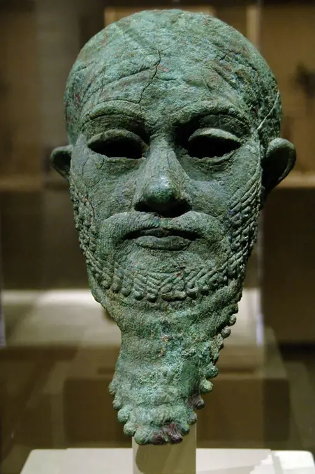 Mesopotamian art. Bust of a ruler, dated between 2300 and 2000 BC. Early Bronze Age. It comes from Iran (?). Metropolitan Museum of Art. New York. United States.