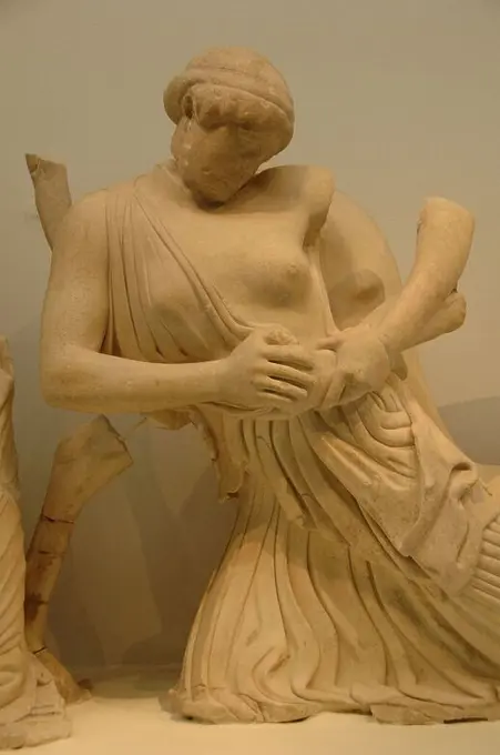 Lapith Woman. Battle of the Lapiths and the Centaurs. Decoration of the Temple of Zeus in the Sanctuary of Olympia. 5th century B.C. Parian marble. West pediment. Dated in 460 B.C. Olympia Archaeological Museum. Greece.