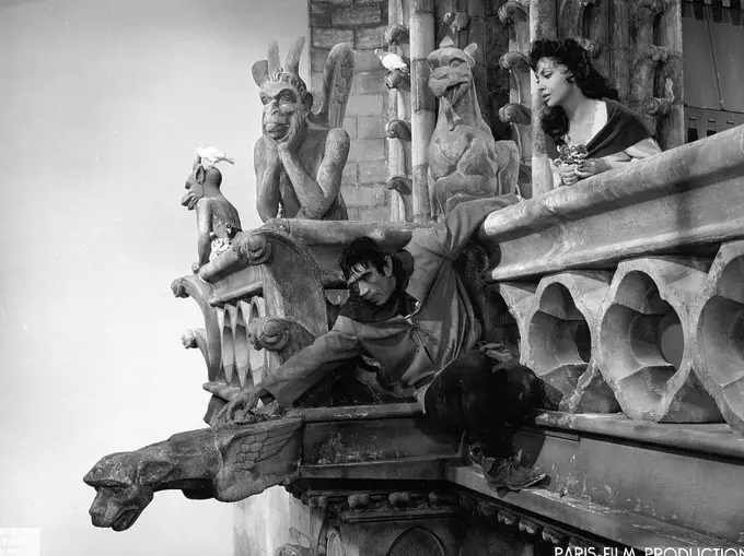 ANTHONY QUINN and GINA LOLLOBRIGIDA in THE HUNCHBACK OF NOTRE DAME (1956) -Original title: NOTRE DAME DE PARIS-, directed by JEAN DELANNOY.