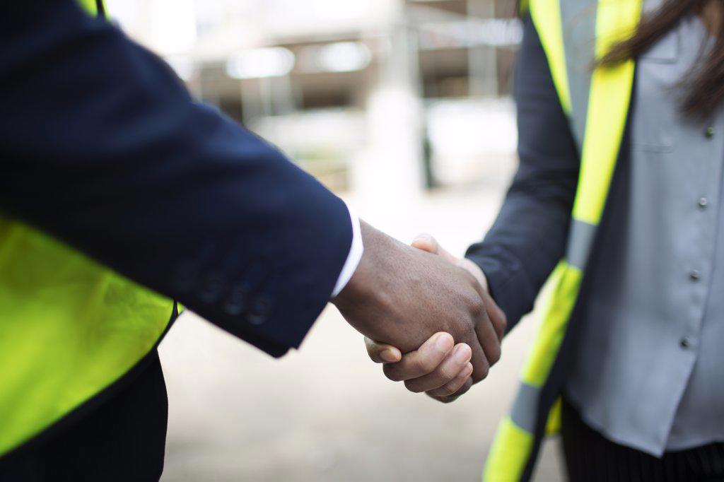 Close up foreman and engineer shaking hands