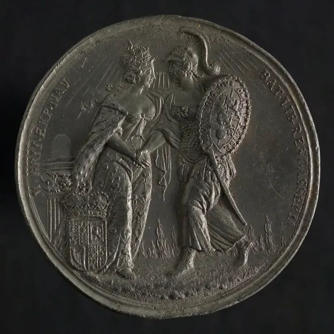 Casting from the reverse of token on the coronation of William III and Mary to king and queen of England, Scotland and Ireland, penny casting sculpture lead metal, England as crowned woman receives the aid of the Netherlands depicted by martial goddess; in the background sea with ships; left in front of the coat of arms of the king next to it pillar with freedom hat omschrift: M. BRIT. EXP. NAV - BAT. LIB. REST. ASSERTA (Great Britain restored and insured by the shipping of the Dutch) King Stadholder Prince William III Orange Mary of York Maria Stuart II Coronation