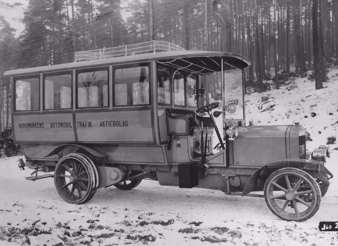 Bus in the winter of 1911. The swedish bus company Scania Vabis bus the Omnibus Nordmarksbussen on a snowy winter day. The bus had massive iron are rubber wheels and was powered with a chain drive to the back wheels. Sweden 1911