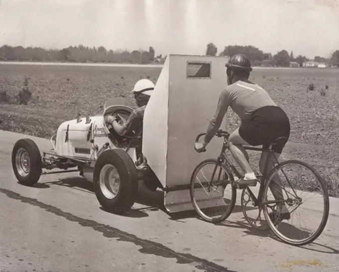 Alfred Letourneur riding fastest mile in bicycle history, 108.92 miles/h