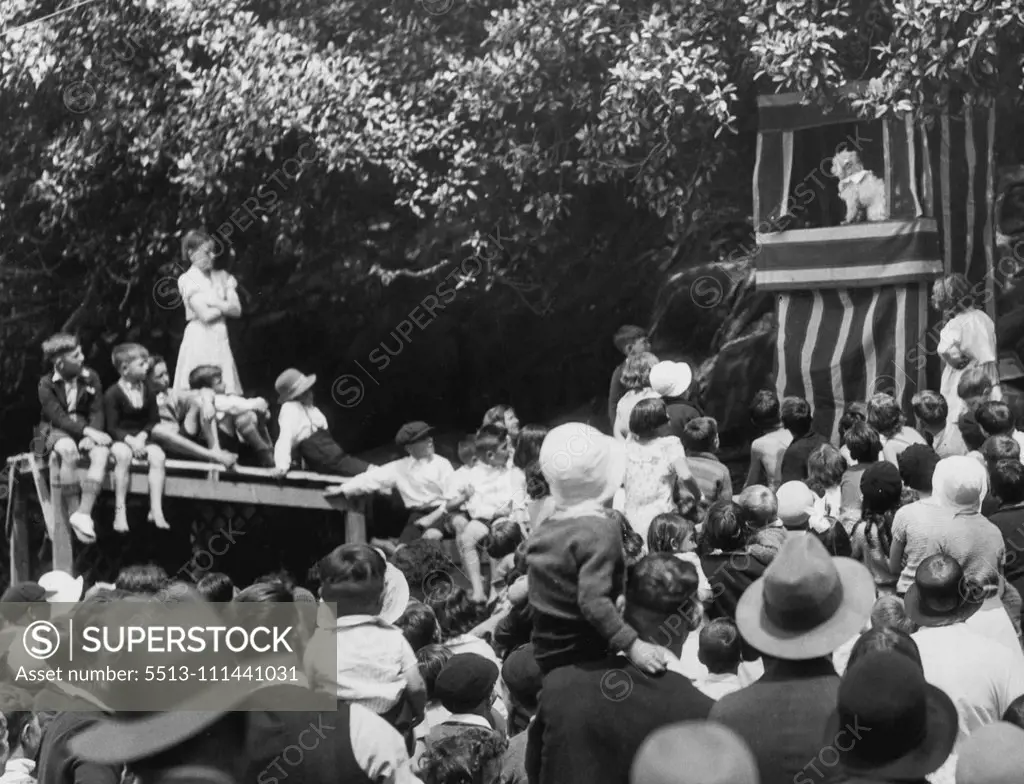 The Old Favorite -- Punch and Judy show, one of the altractions for the juveniles at the Water Board picnic at Clifton Gardens to-day. October 17, 1932.