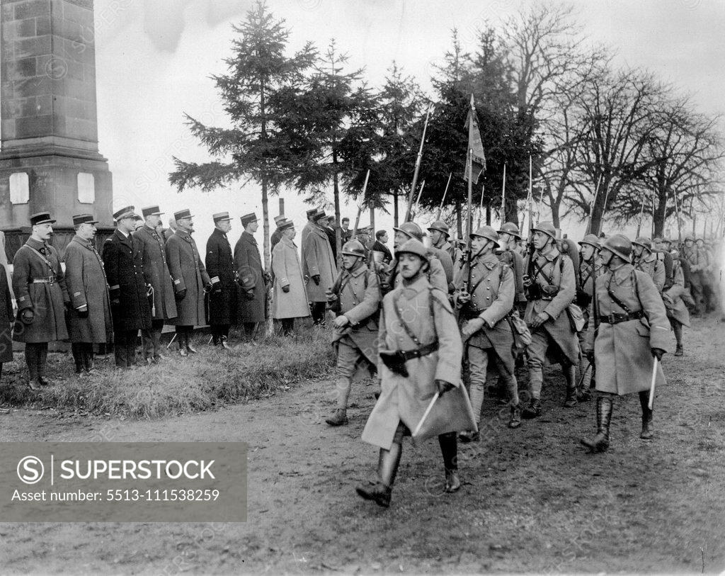 Stock Photo: 5513-111538259 The last French parade in the second zone: The French troops parade in front of the Chief Commissioner of the Rhineland Commission Tirard, the General delegated Noel, the generals Tivenin, Le Henoeuf, and the general chief of staff of the French Army of the Rhine, Major Trousson after Niederholung the tricolor on the Fixed Ehrenbreitstein. January 1, 1929. (Photo by Atlantic Press-Photo).