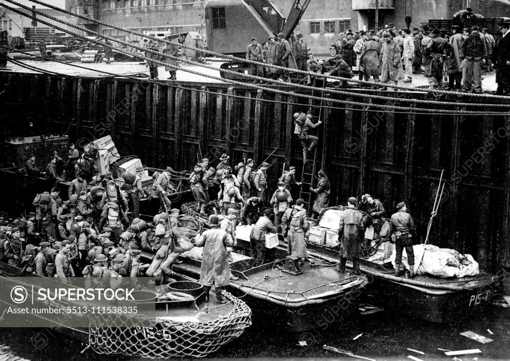 Stock Photo: 5513-111538335 With The Troops in Iceland - The American Forces Arrive: American infantry troops come ashore in tenders from their transports, on their arrival in Iceland to Barrison the Island with our own troops. July 13, 1942. (Photo by Sport & General Press Agency Ltd.)