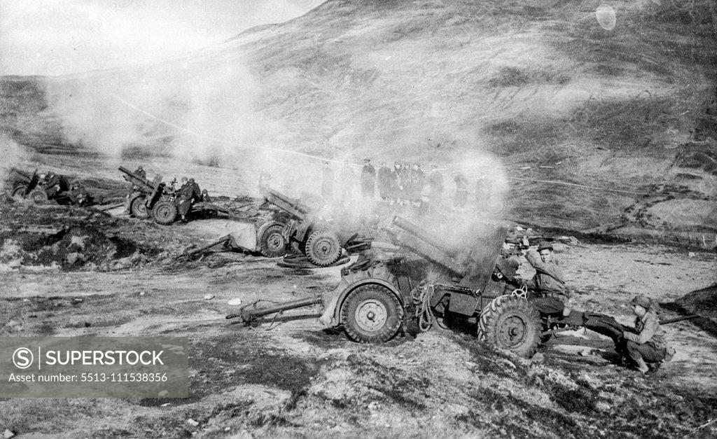 Stock Photo: 5513-111538356 First Shots Fired by Americans in Northern Ireland: A picture taken during the first shooting practice of American gun teams using British Artillery on Northern Ireland soil. June 17, 1942. (Photo by Associated Press Photo).