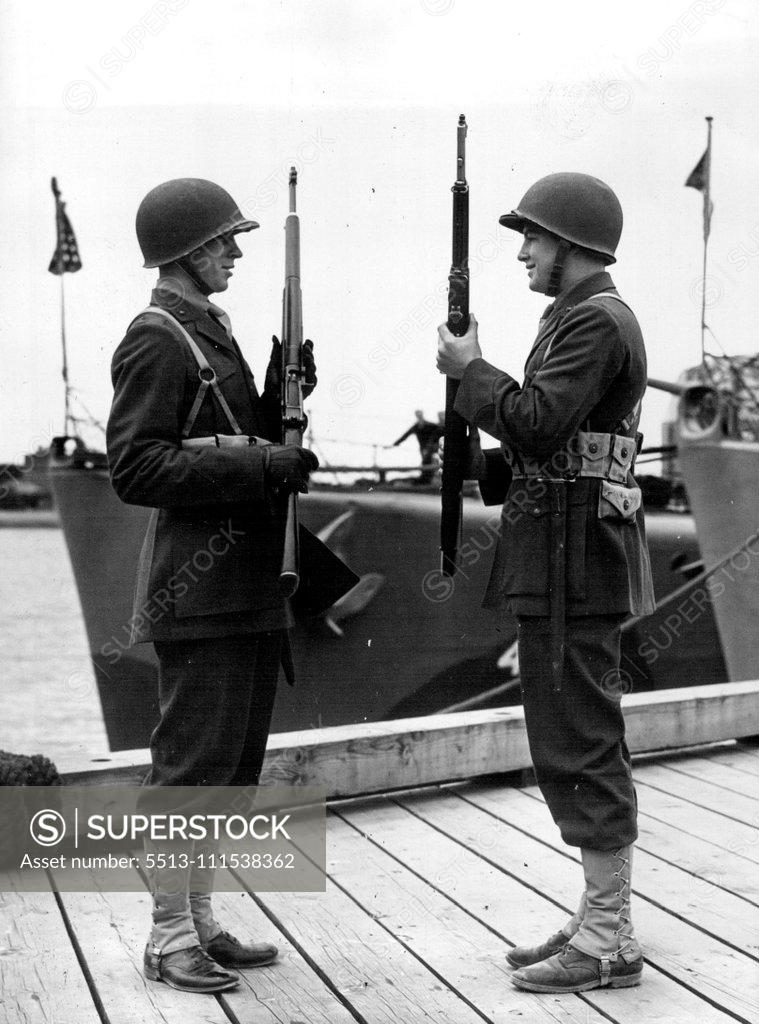 Stock Photo: 5513-111538362 American Troops Marines in Ireland. October 5, 1942.