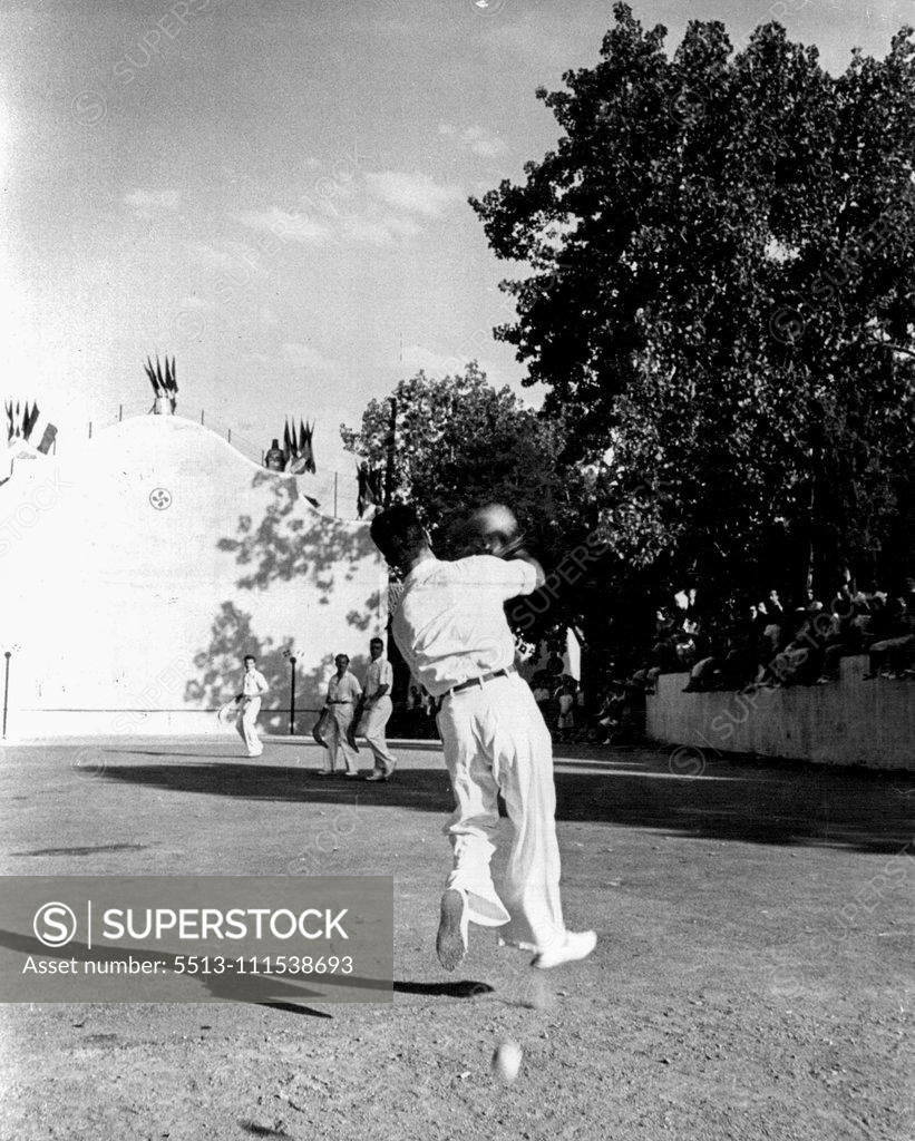 Stock Photo: 5513-111538693 Arcangues: The "back-stops" has a hard job, needing a strong arm capable of catching the ball and whacking it back hard over the other players' heads to the wall. Sometimes, he misses. March 9, 1954. (Photo by Carl Perutz, Magnum).