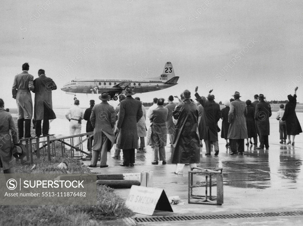 Stock Photo: 5513-111876482 Vickers Viscount at Essendon (Vic). October 15, 1953. ;Vickers Viscount at Essendon (Vic).
