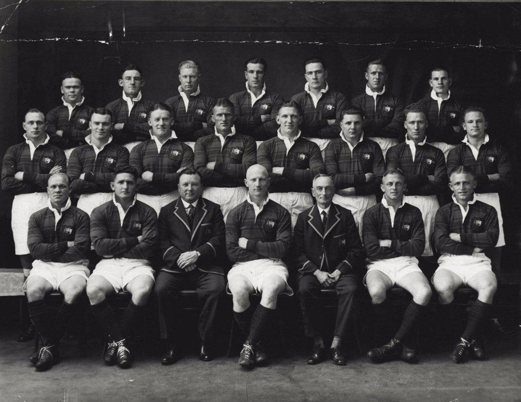 Australia's Rugby League team to tour N.Z. Left to right from back: F. Gilbert, E. Lewis, S. Goodwin, J. Gibbs, M. Shields, L. Ward, G. K. Whittle, E. Collins, R. Stehr, F. Curran. H. Bichel, S. Pearce, R. Hines. W. Prigg, R. McKinnon, E. Norman, W. Mahon, H. Sunderland, D. Brown (capt). W. J. Chaseling, V. Thicknesse, and P. Fairall. September 23, 1935.